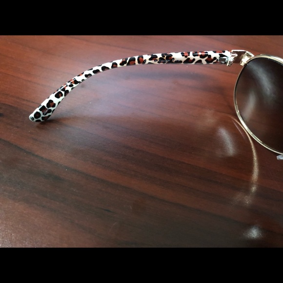 Foster Grant Cougar Sunnies - Picture 5 of 8